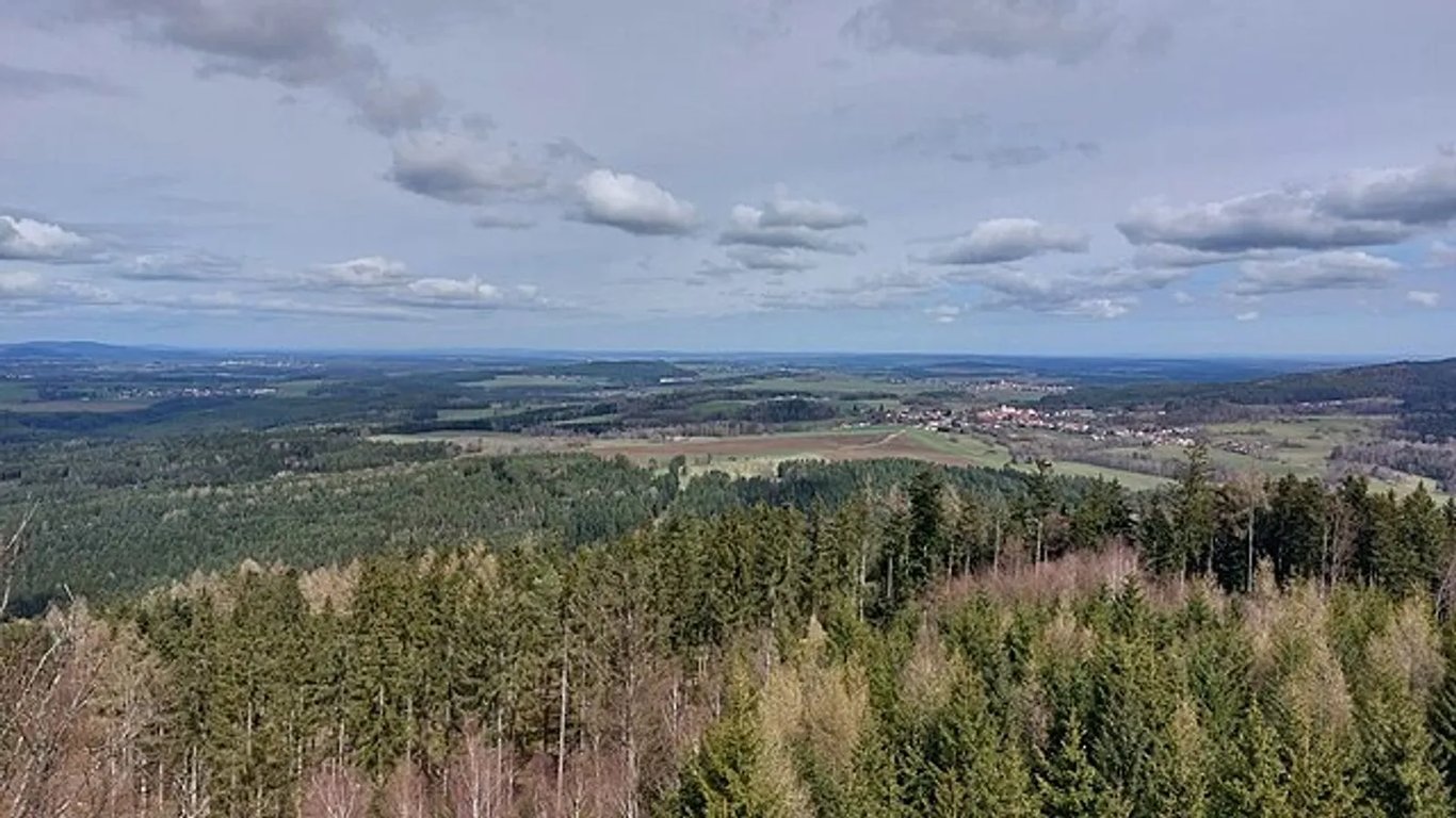 Toto je nejkrásnější rozhledna Česka. Poskytuje božský klid, výhled až na Alpy a vstup má zdarma