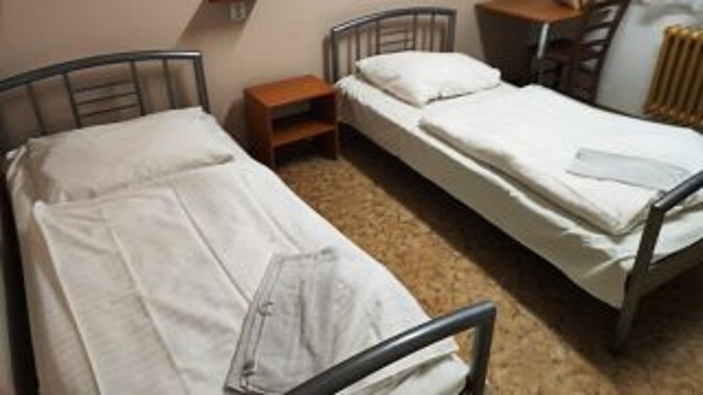 Důchodce neměl dost peněz na život. Odstěhoval se tak z domova pro seniory a teď bydlí v hotelu. Ušetří díky tomu každý měsíc