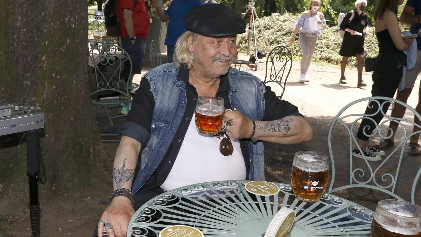 Skvělý český herec promluvil o divadle, slepicích a o tom, proč se Češi musí vzpamatovat