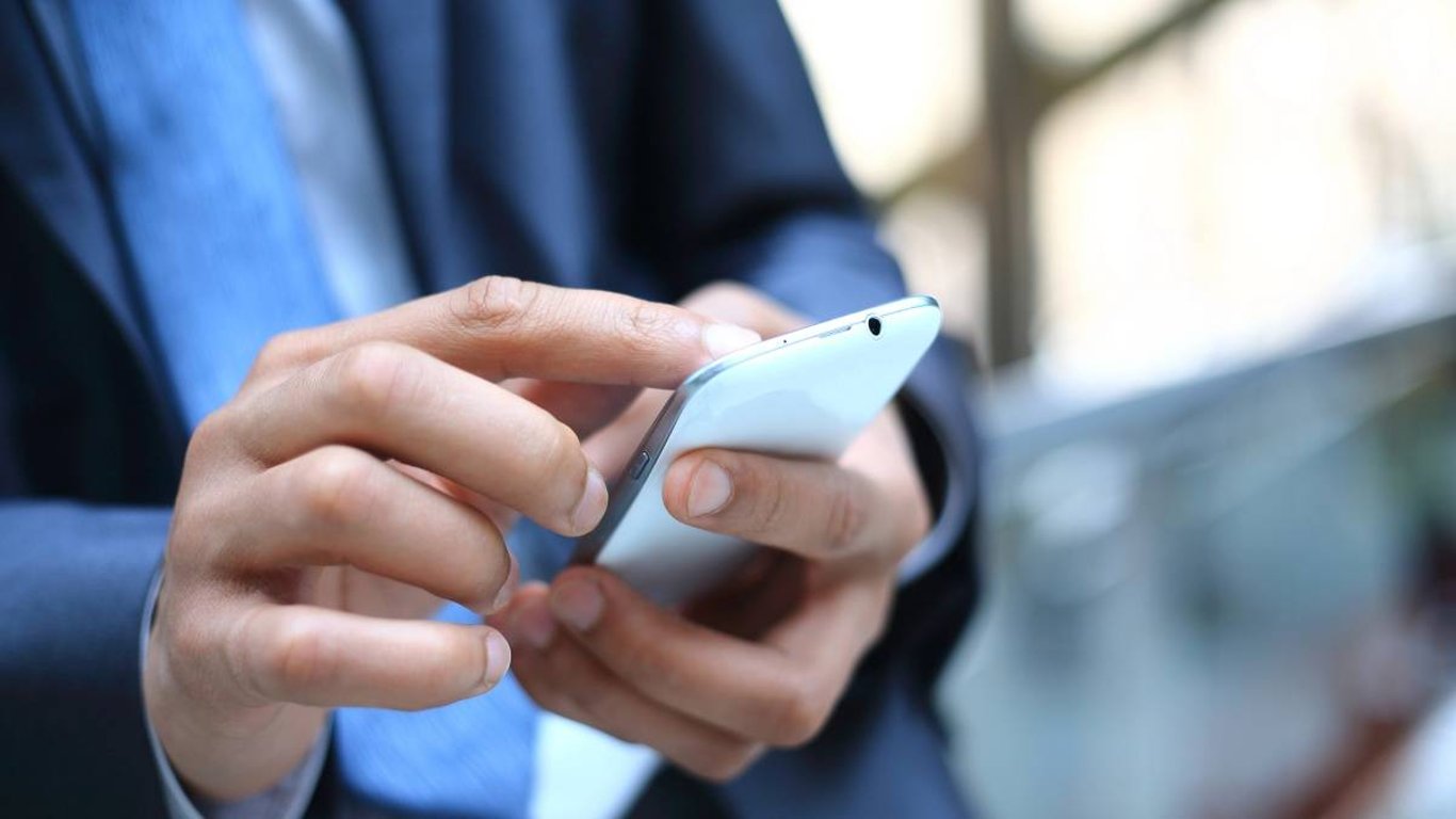 Češi jsou otroci svých telefonů, stačí se podívat kolem sebe