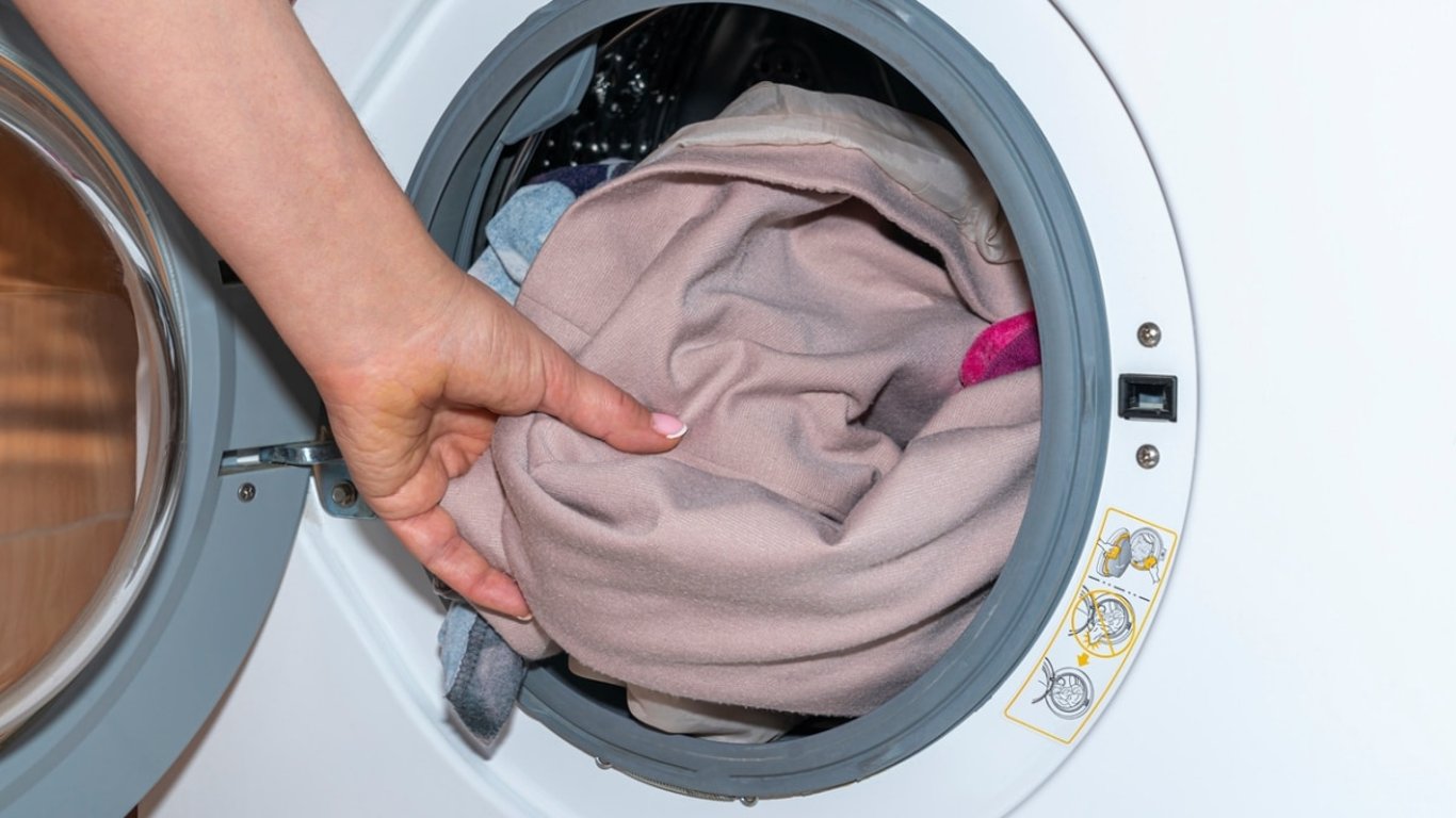Žehlení ložního prádla může zmizet z každodenní rutiny. Stačí jediný trik a prádlo zůstane hladké samo