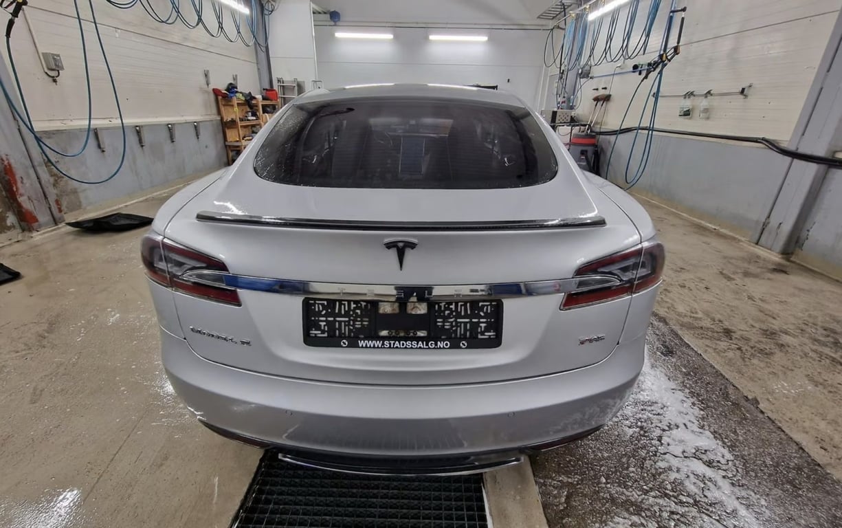Velký zvrat u Tesly vyvolal poprask mezi majiteli i fanoušky. Takové překvapení nečekal ani sám Elon Musk. Co se děje?