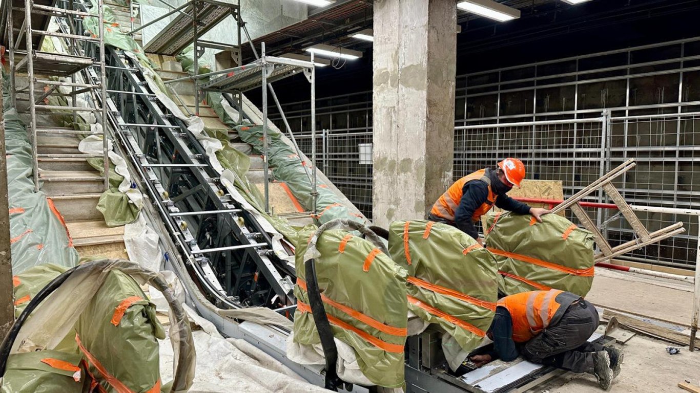 FOTO: Rekonstrukce metra Pankrác pokračuje, vzniká přestup mezi linkami C a D