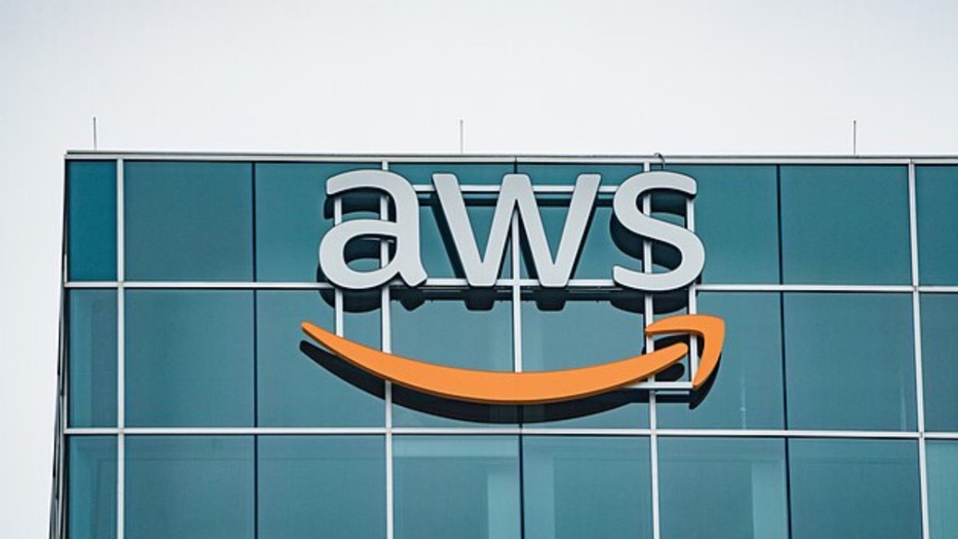 Nefungují vám aplikace? Amazon Web Services zaznamenal masivní výpadek