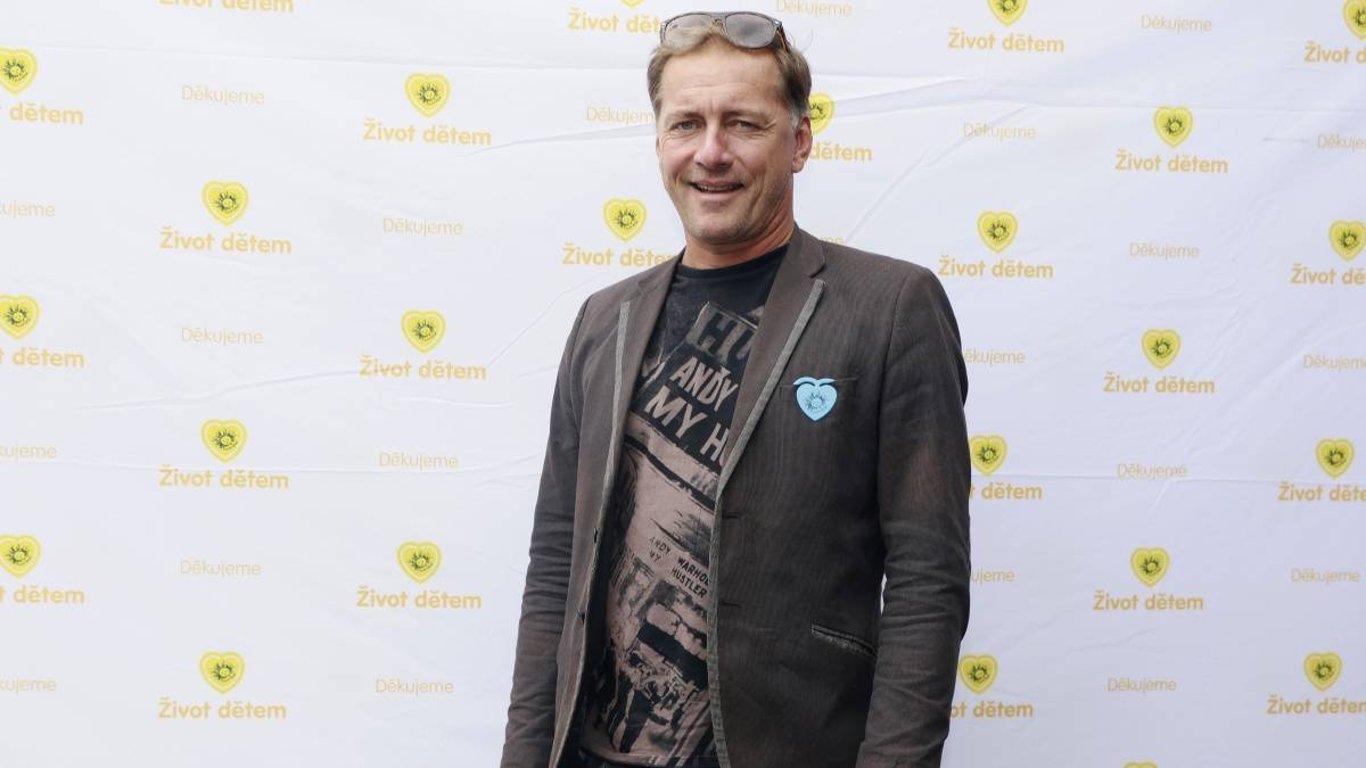 Petr Vondráček se zamiloval do finalistky první řady Superstar. Svědčí mu to