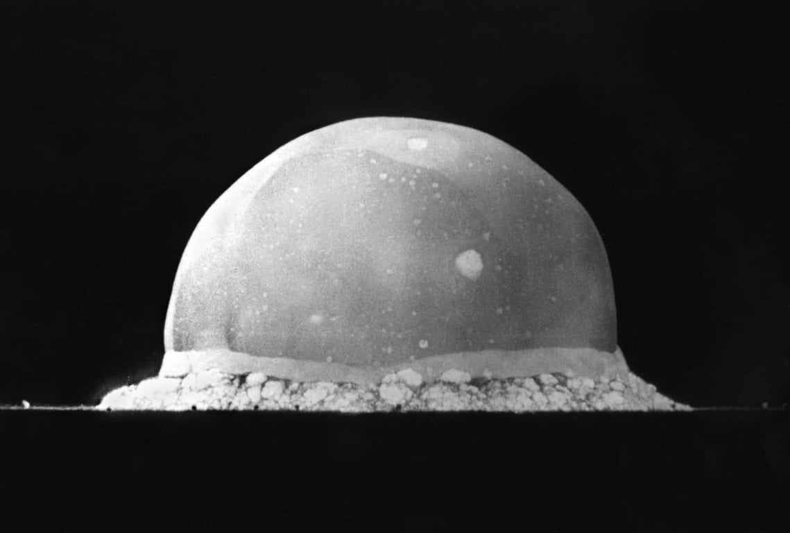 Když obloha zahořela. První jaderný výbuch Trinity pod taktovkou Oppenheimera přepsal historii