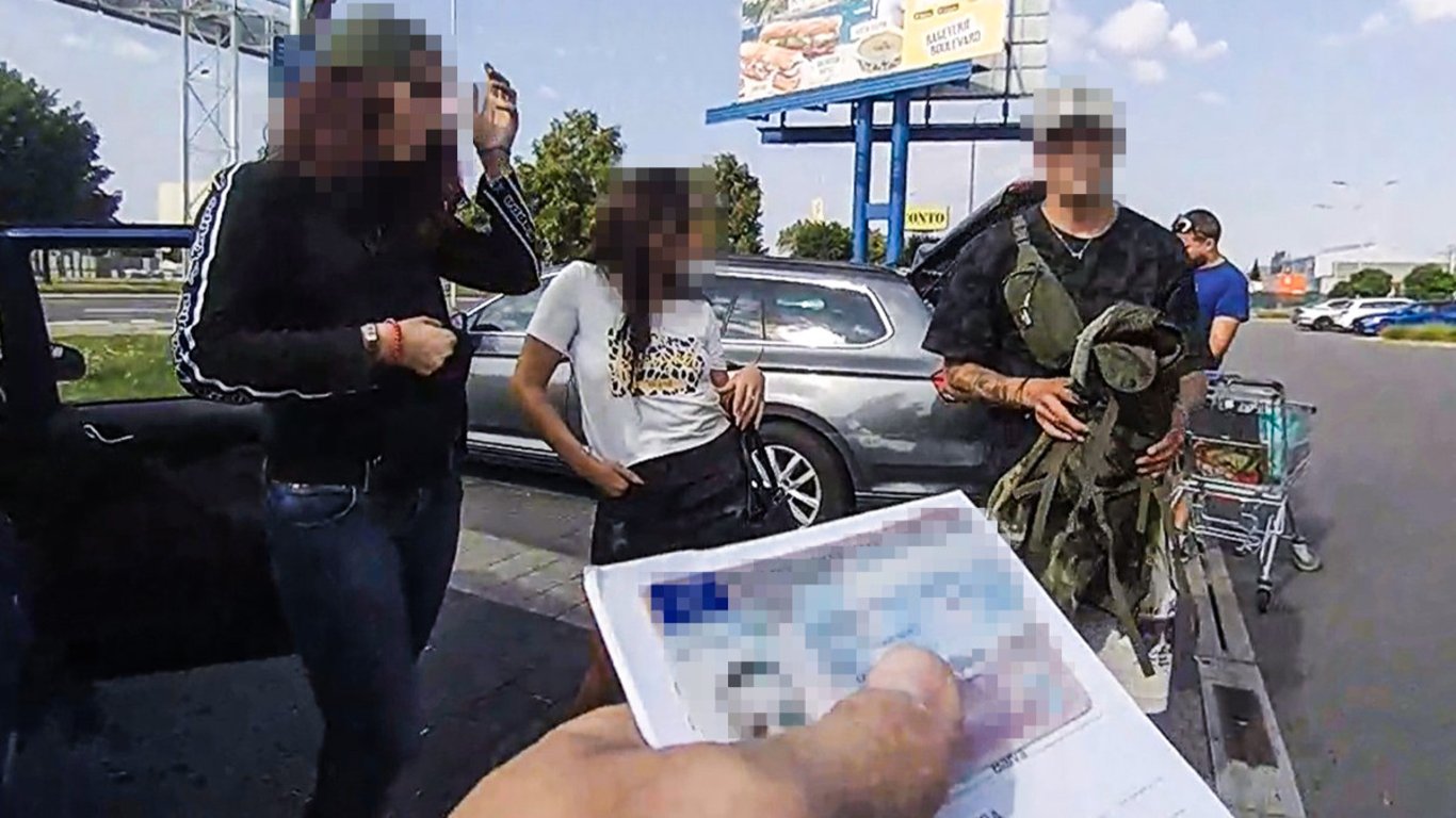 Auto plné problémů. Tři řidiči se zákazem, krádež a tři zásahy policie za 26 hodin