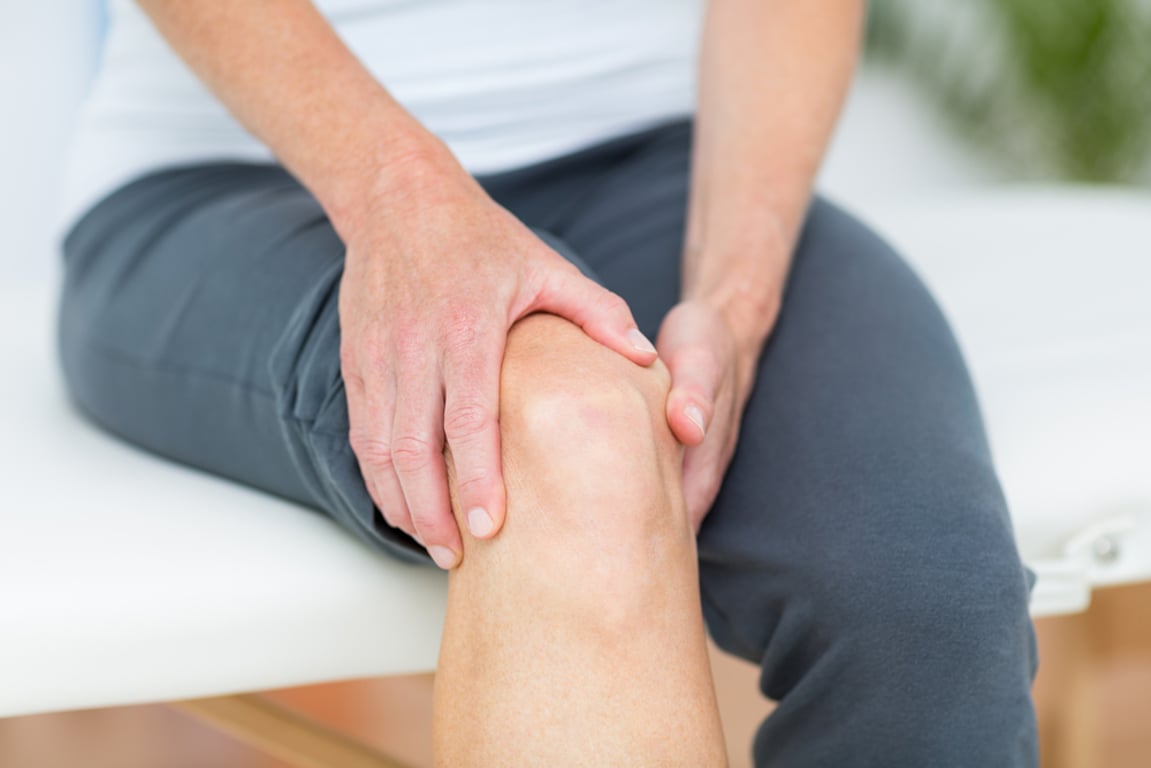 Než s bolestí kloubů zamíříte k lékaři, zkuste osvědčenou přírodní směs. Podle babských rad dokáže přinést úlevu v řádu minut