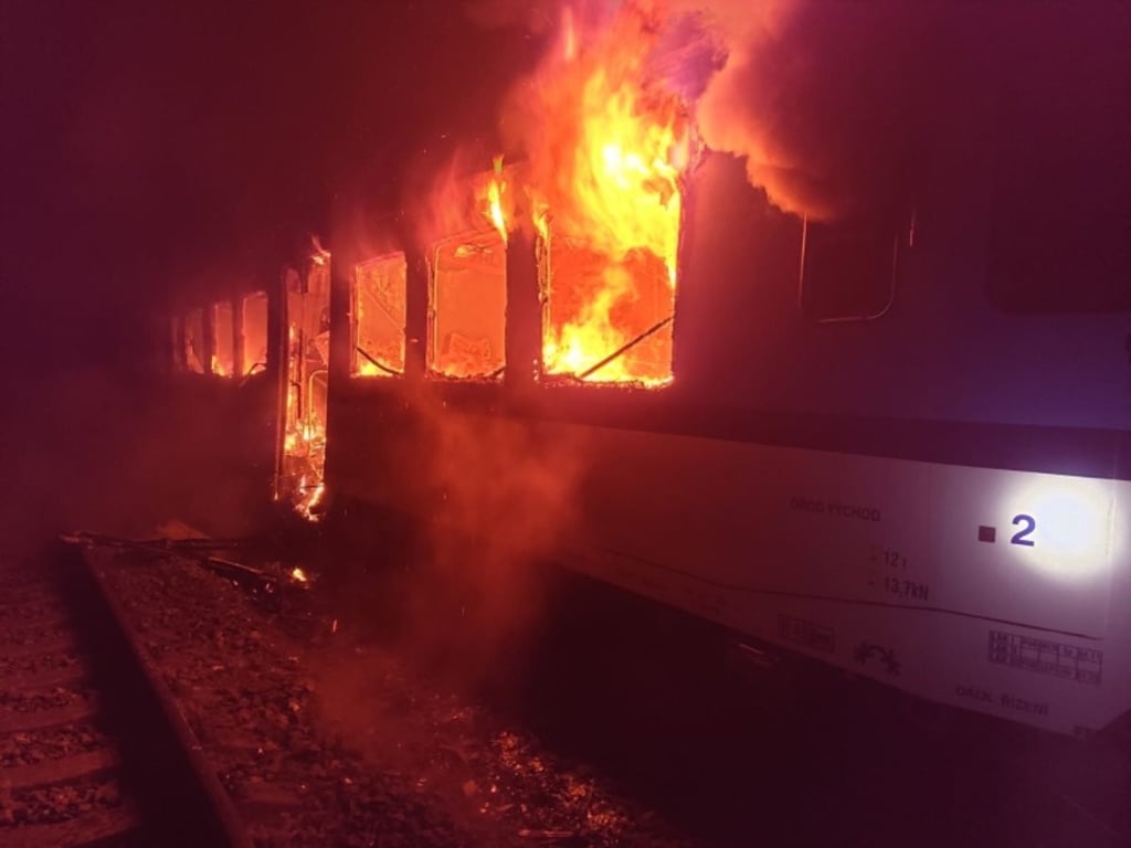 Na Vyškovsku ráno hořel vagon vlaku, na trati se tři hodiny nejezdilo
