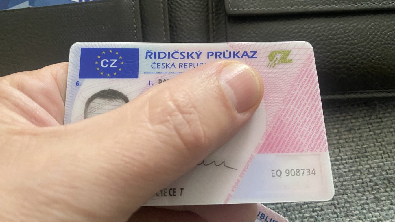 Češi jsou zaskočení tím, že přicházejí o řidičáky, aniž by spáchali jediný přestupek. Stačí nezvládnout jedinou věc
