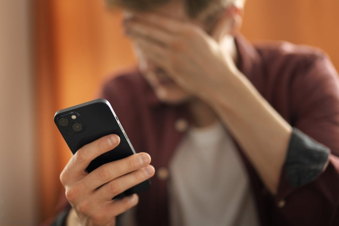 Čechům pronikl na telefony nebezpečný virus. Můžou za to tyto 3 aplikace, které musíte okamžitě smazat