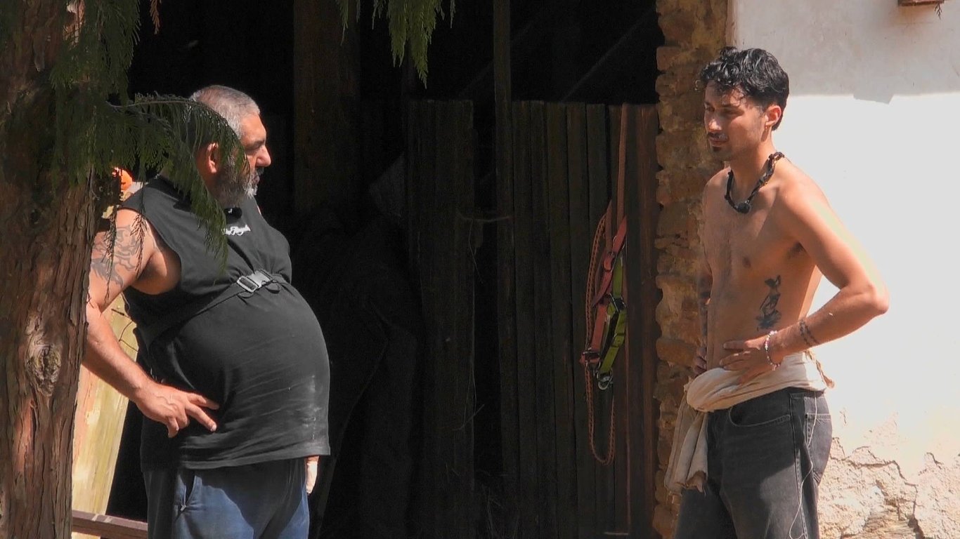 Mary se z duelu nevykroutila. Godla lapil slepici, ale asi nepochopil, že odměna mu nezacinká hned v kapse