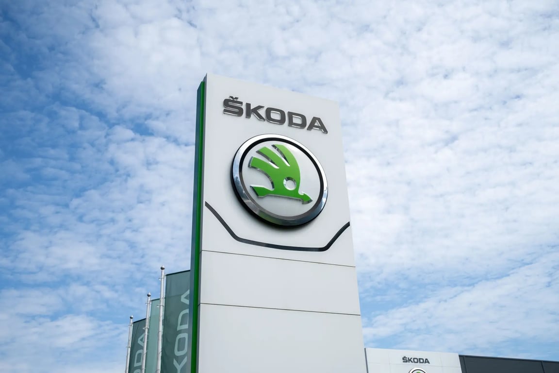 Reklamní poutač společnosti Škoda.
