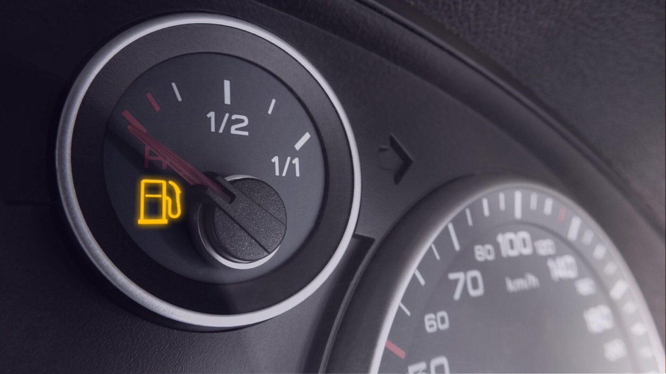 Palubní kontrolky nejsou jen dekorace: A ta s rezervou se vám může pěkně vymstít