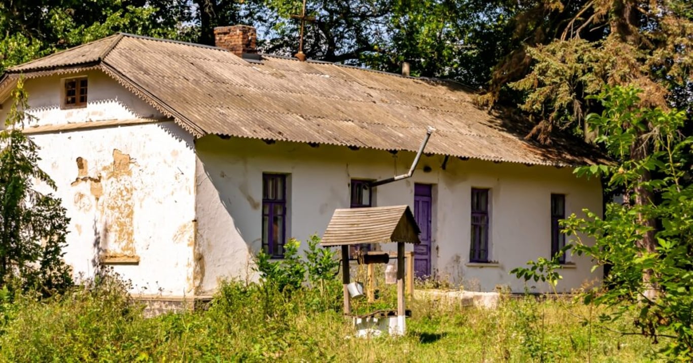 Stařenka obdržela tragickou zprávu o úmyslu úřadů zbourat její domov. Sousedé jí zachránili život