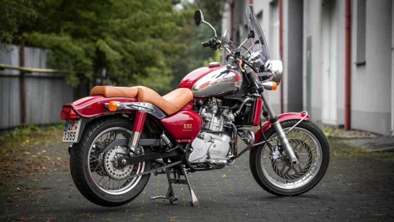 Milionářská Jawa i s hodinkami Prim Rider jde do aukce. V inzerci se nevyskytuje prakticky nikdy, začíná na částce 300 tisíc