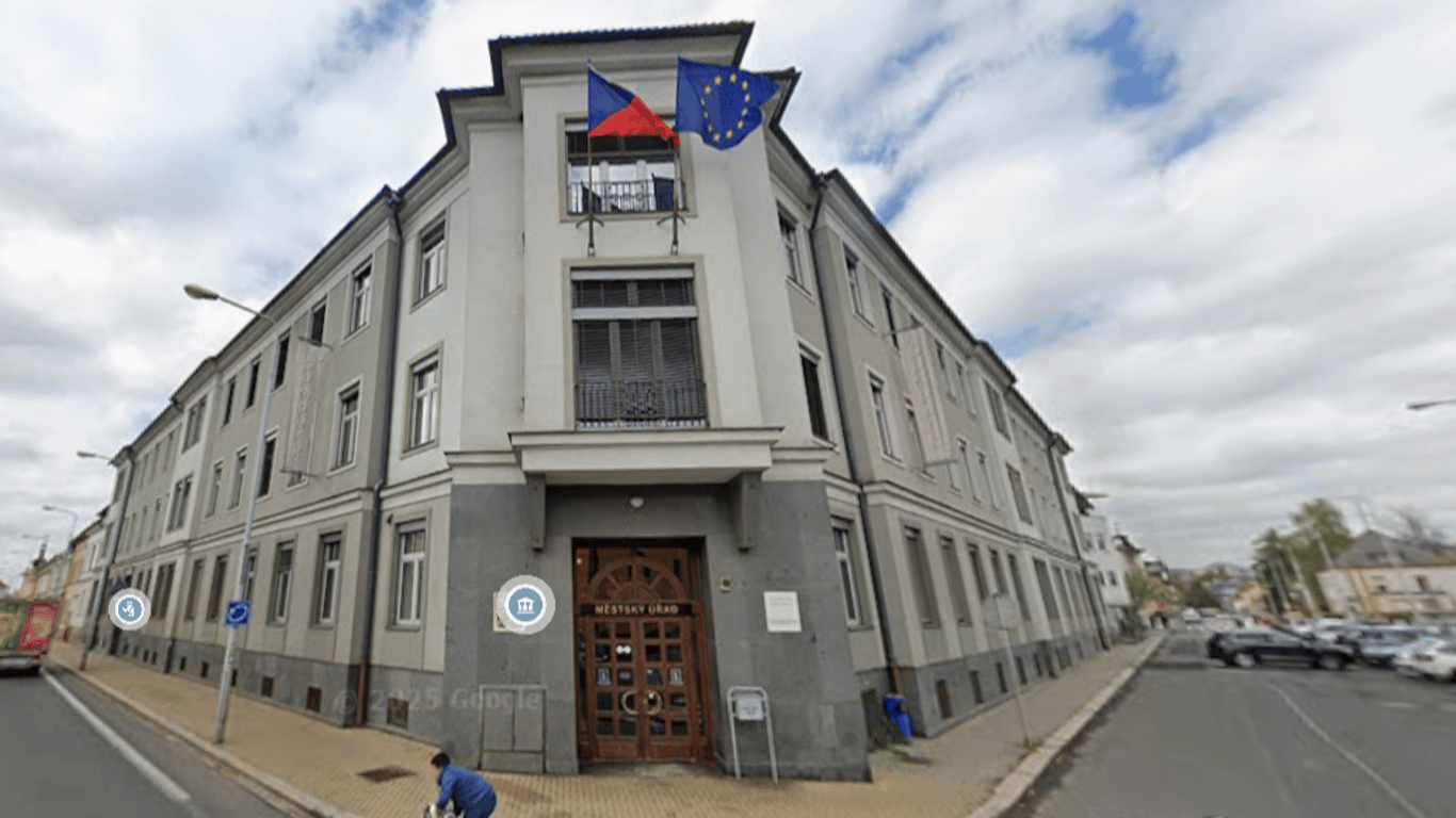 Někdo má štěstí. Šumperk měsíce nepohnul s některými spisy, jiné případy vyřídil bleskově