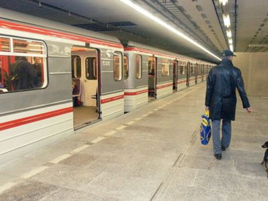 Další výluka v metru zasáhne část trasy B. České dráhy posílí vlaky