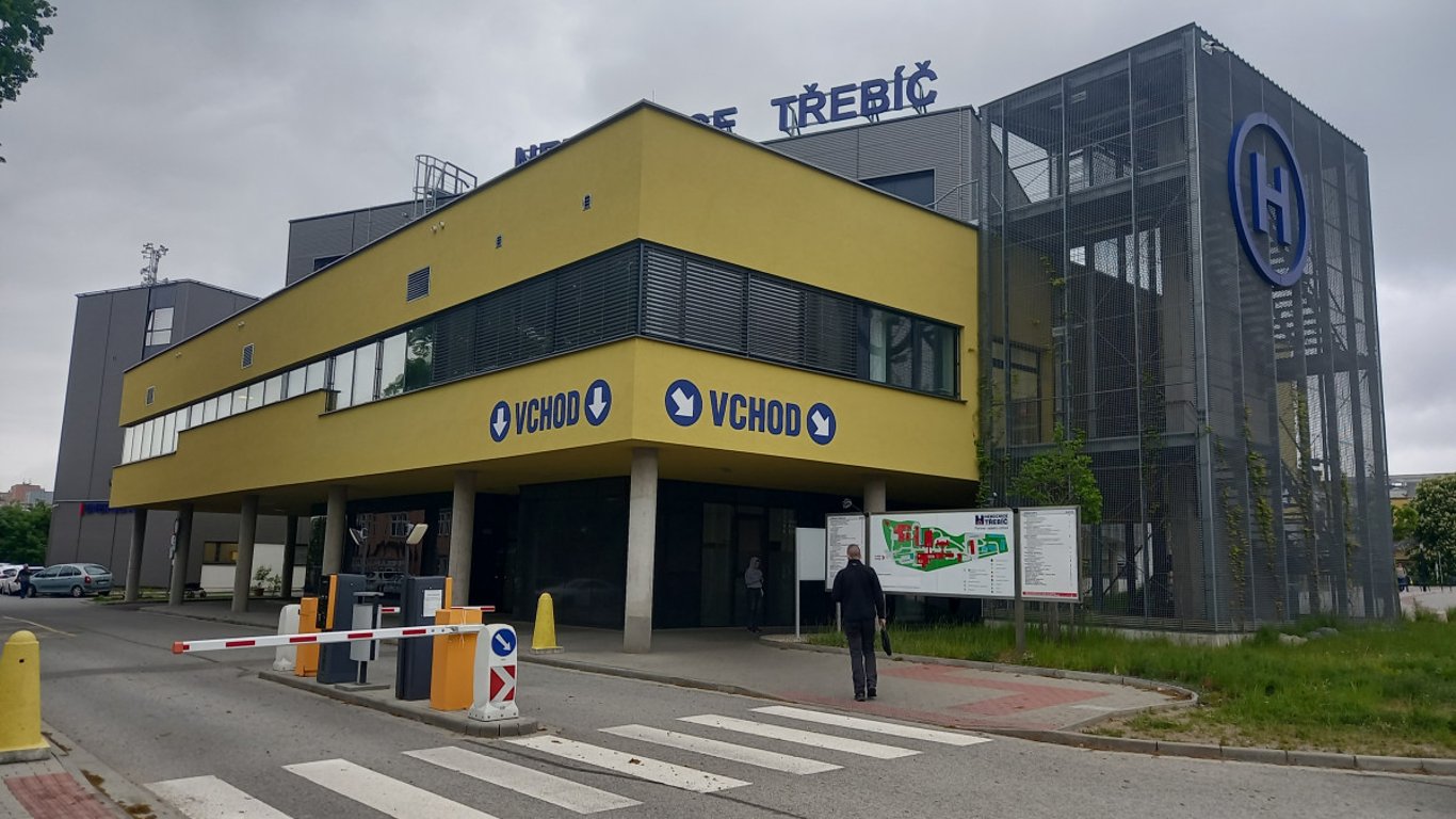 Třebíčská nemocnice v problémech. Topí se v dluzích, chybí lékaři i další personál