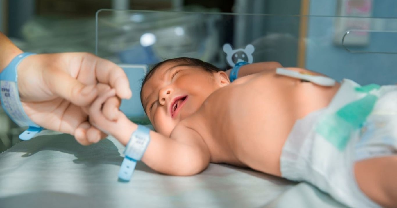 Unikát z jihlavské nemocnice: Matka porodila dvojčata v jiný den a obě odlišným způsobem