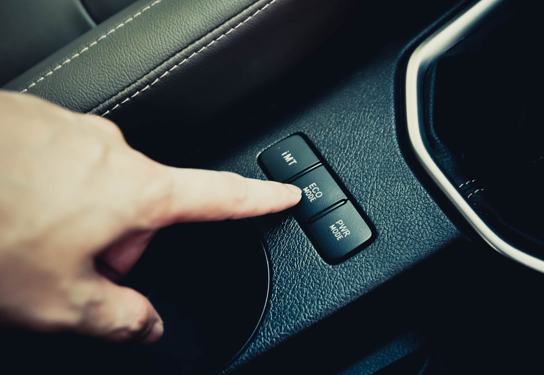 Řidiči pozor. V Česku se ve velkém zapomíná na tuhle kontrolu, která vás může stát i 5000 Kč. Málokdo to ví