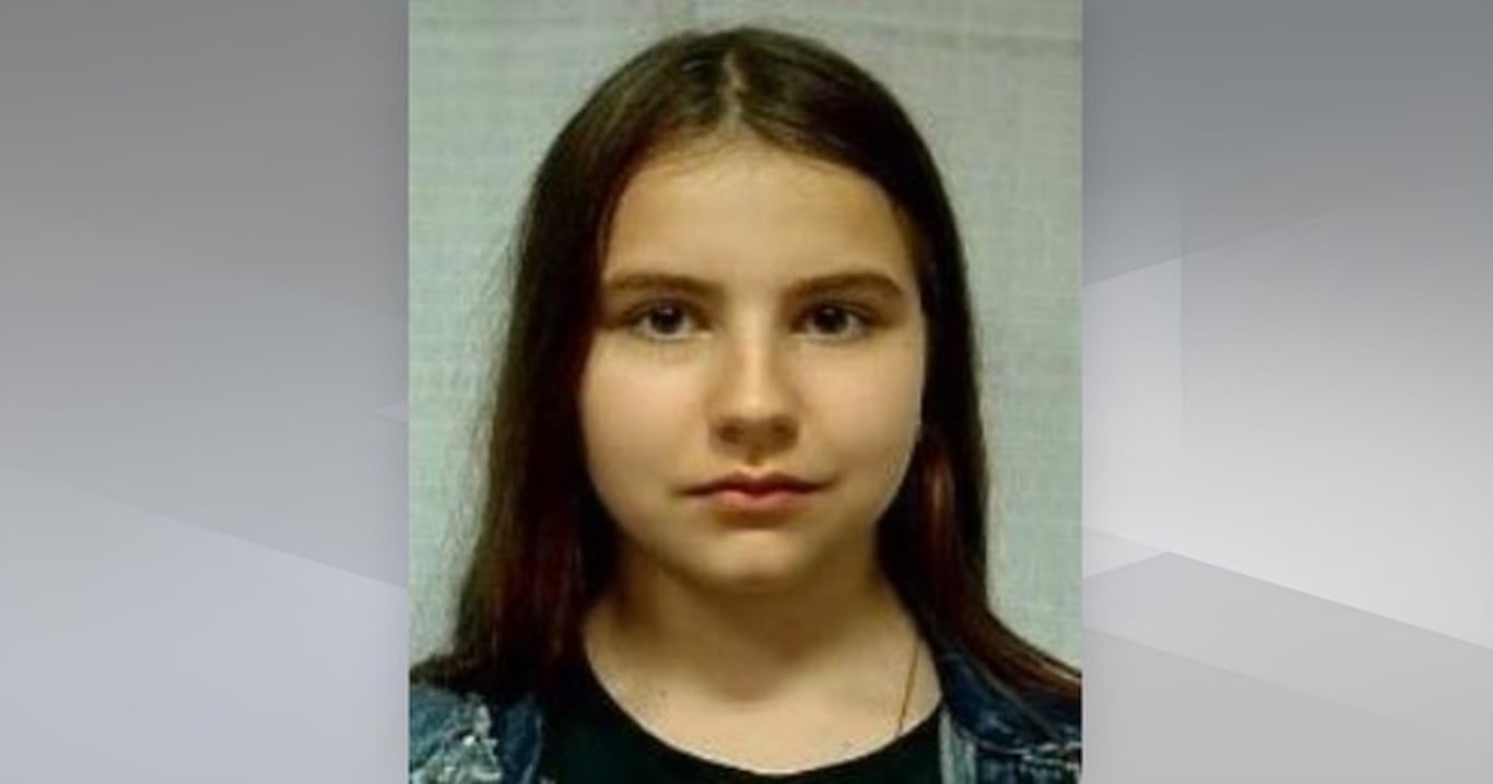 Policie naléhavě prosí o pomoc: Ztratila se 14letá dívka z Karlových Varů. Podivné chování rodičů situaci ještě zhoršuje