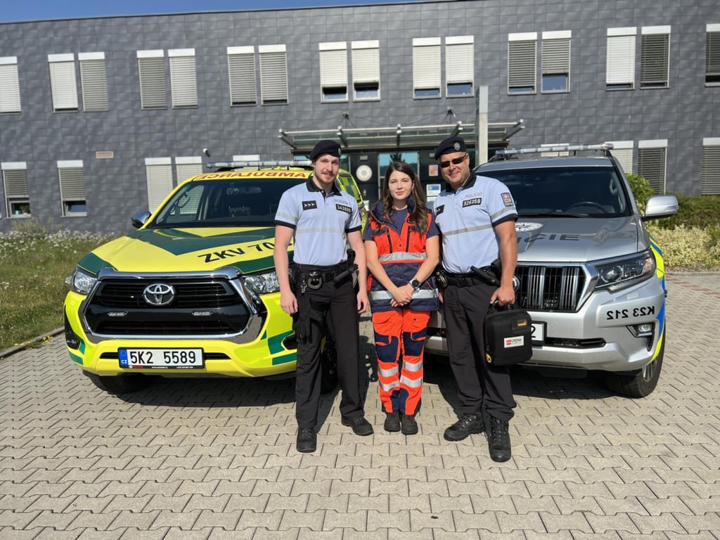 Policisté z Jáchymova zachránili muže v bezvědomí