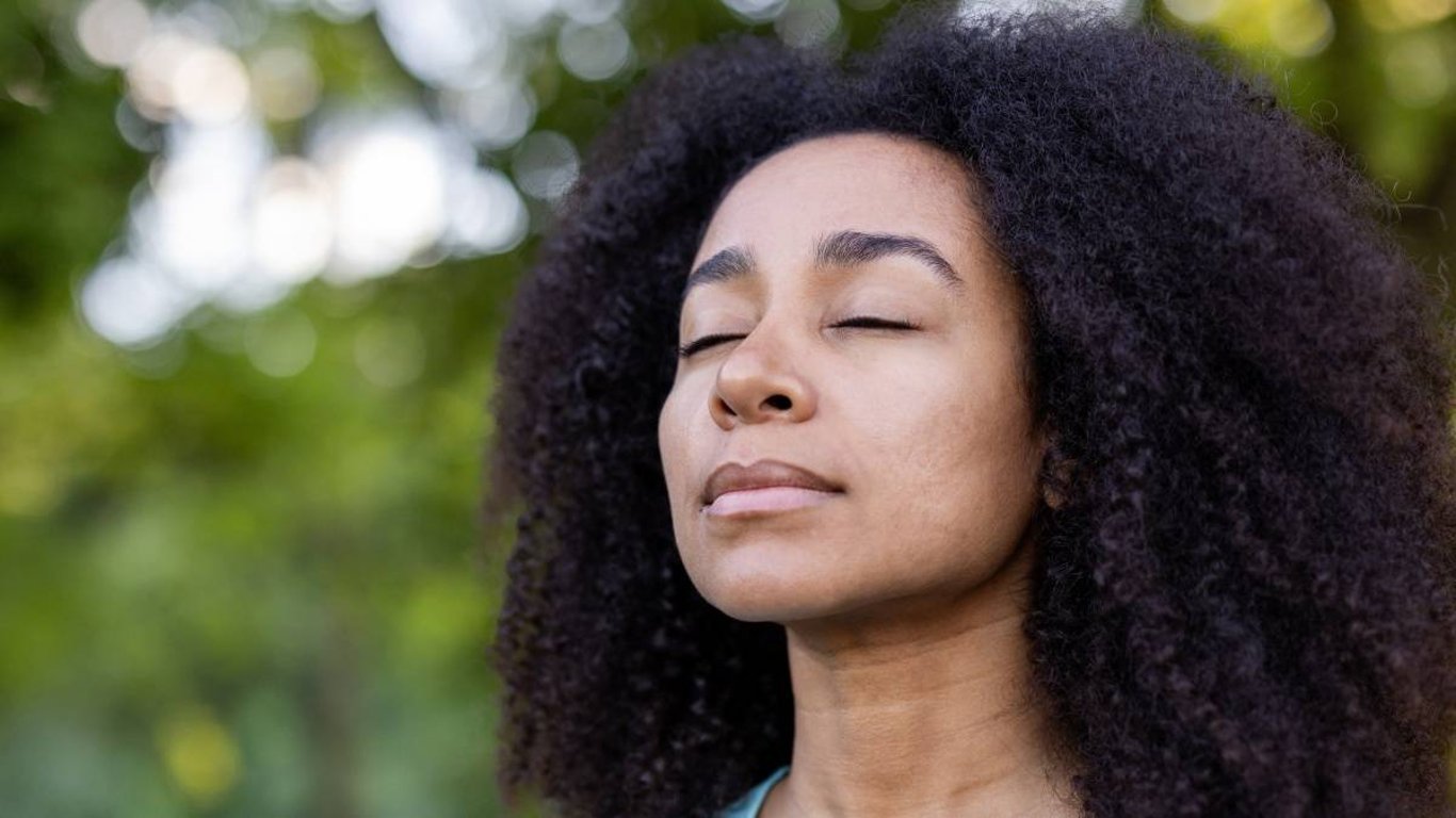 Denní horoskop na středu 29.10.2025: Uvolněte se a nechte vítr osudu nést vás tam, kam má