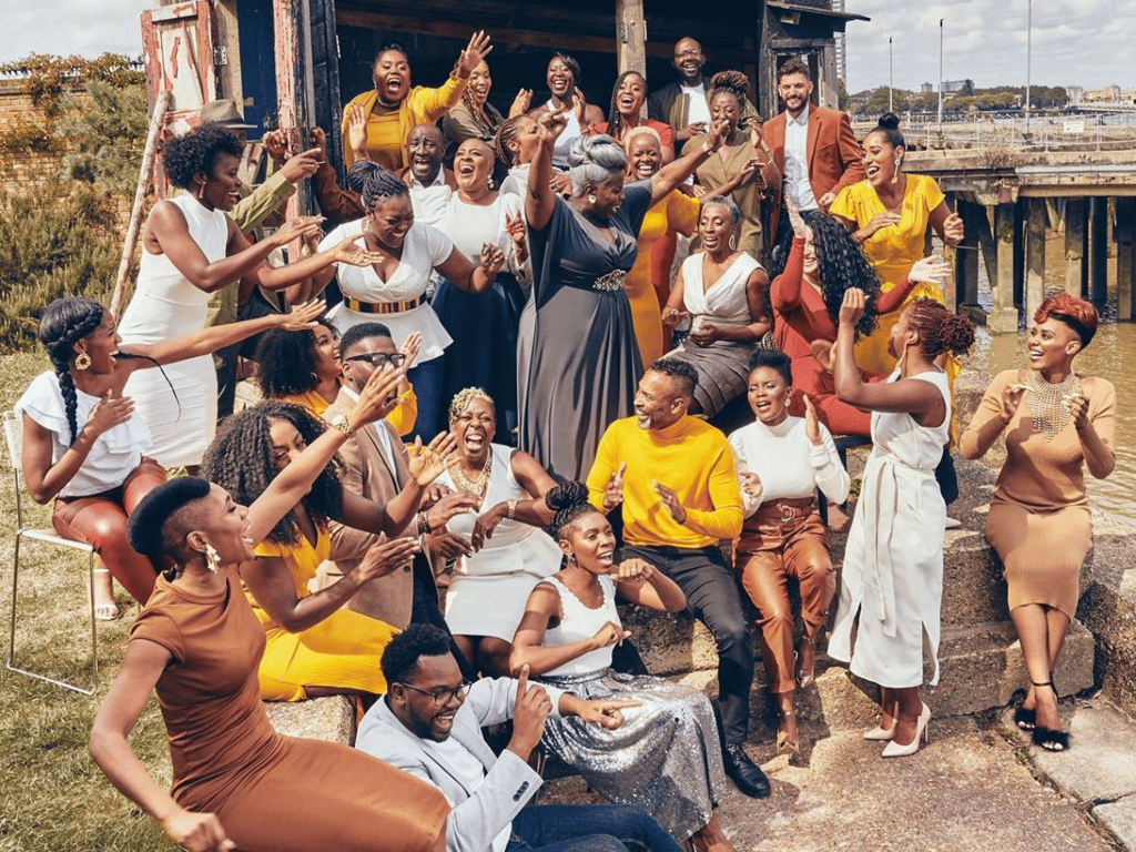 Britský The Kingdom Choir míří poprvé do Česka. V červnu 2026 zazpívá na zámku v Rychnově