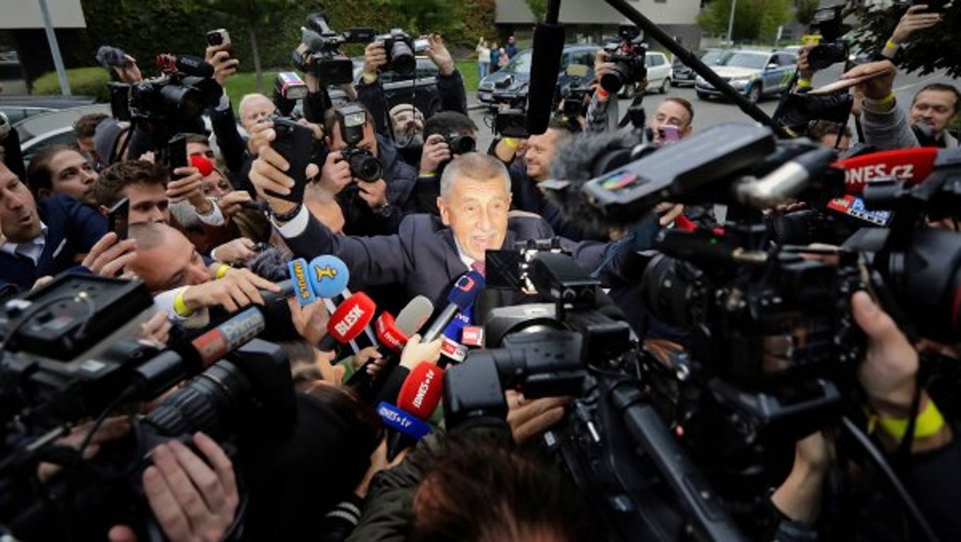 Česko míří k jednobarevné vládě ANO s Babišem v čele. Hnutí čeká jednání s Motoristy a SPD