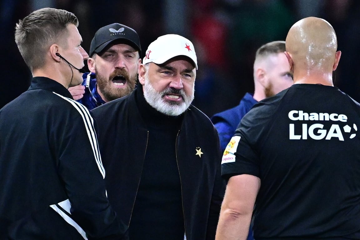 Strhující válka v derby. Spartě sudí odpustili červenou kartu, body se dělí