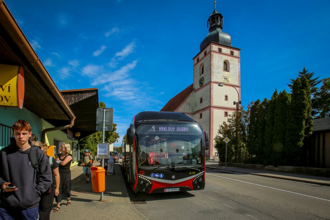 Jolanda, Zaklínač i Pikador. Budějčáci navrhli jména pro nové trolejbusy