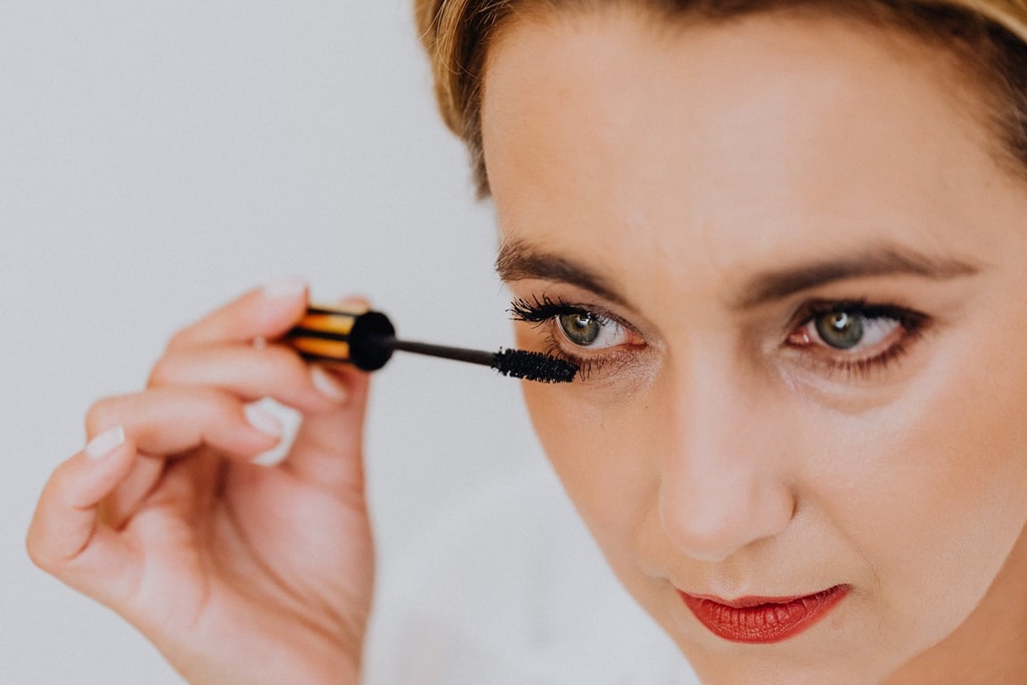 Nejlepší řasenka z drogerie: tyto 3 si Češky oblíbily, protože stojí jen pár korun a fungují lépe než drahé