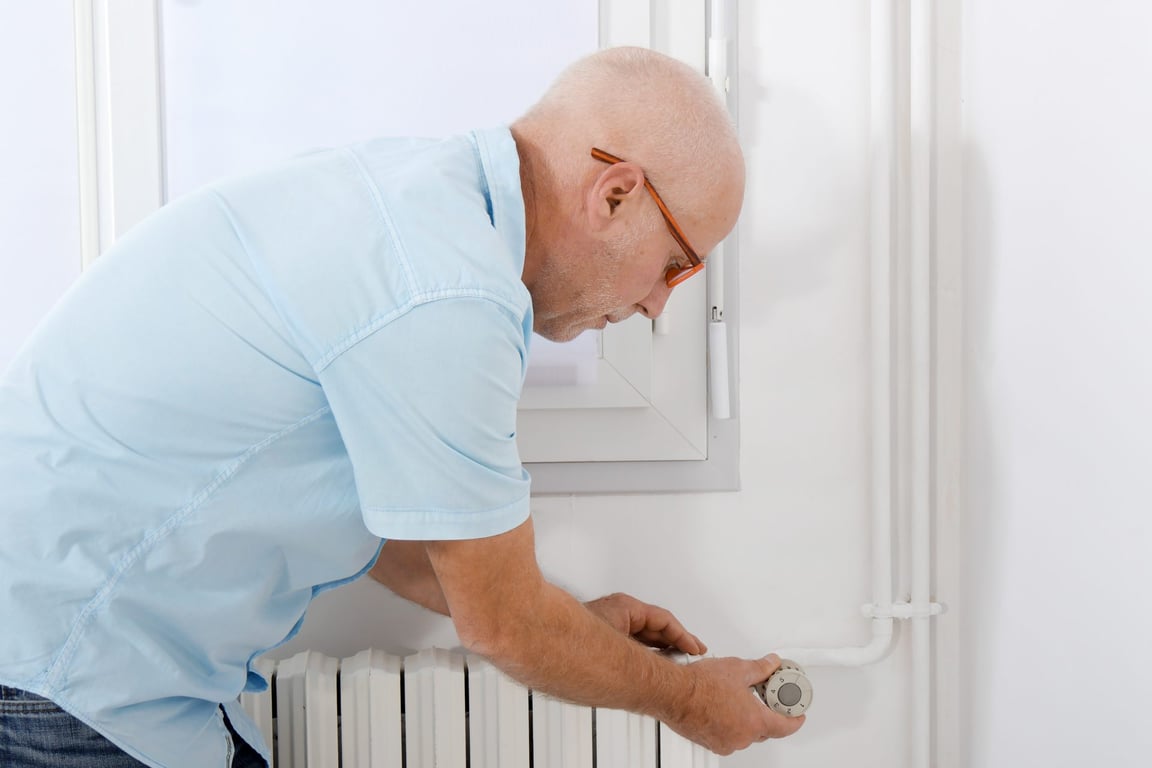 Trik s nastavením topení se šíří mezi českými seniory. Prý funguje lépe než tepelné čerpadlo za statisíce