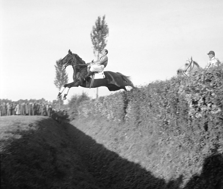 Zrod legendy, hrdinka v sedle i 68 mrtvých koní. Velké pardubické je 151 let