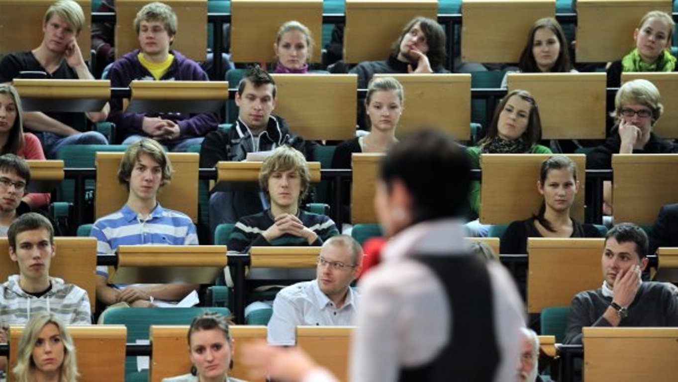 Jak si poradit v nejistých časech? Sledujte živě konferenci VŠE