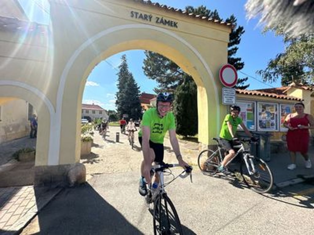 Snad vyhrajeme. Ale dezolátů tu máme hodně, slyšel "cyklista" Kupka od svého starosty
