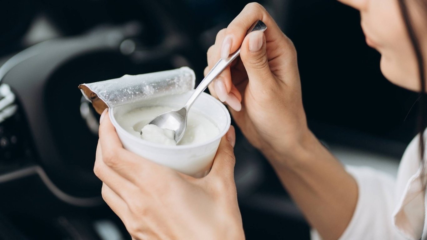 Změna na jogurtech sníží plýtvání, tohle je nový trend