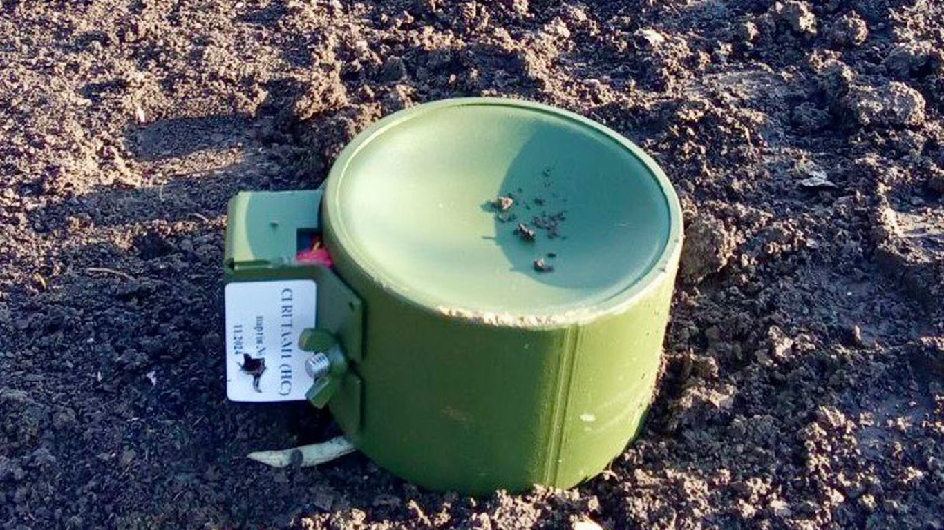 Nová ukrajinská mina PTM-1L je zaměřena na ničení ruských tanků. Umí do nich udělat díru a nenechá je odjet, položena může být z dronu