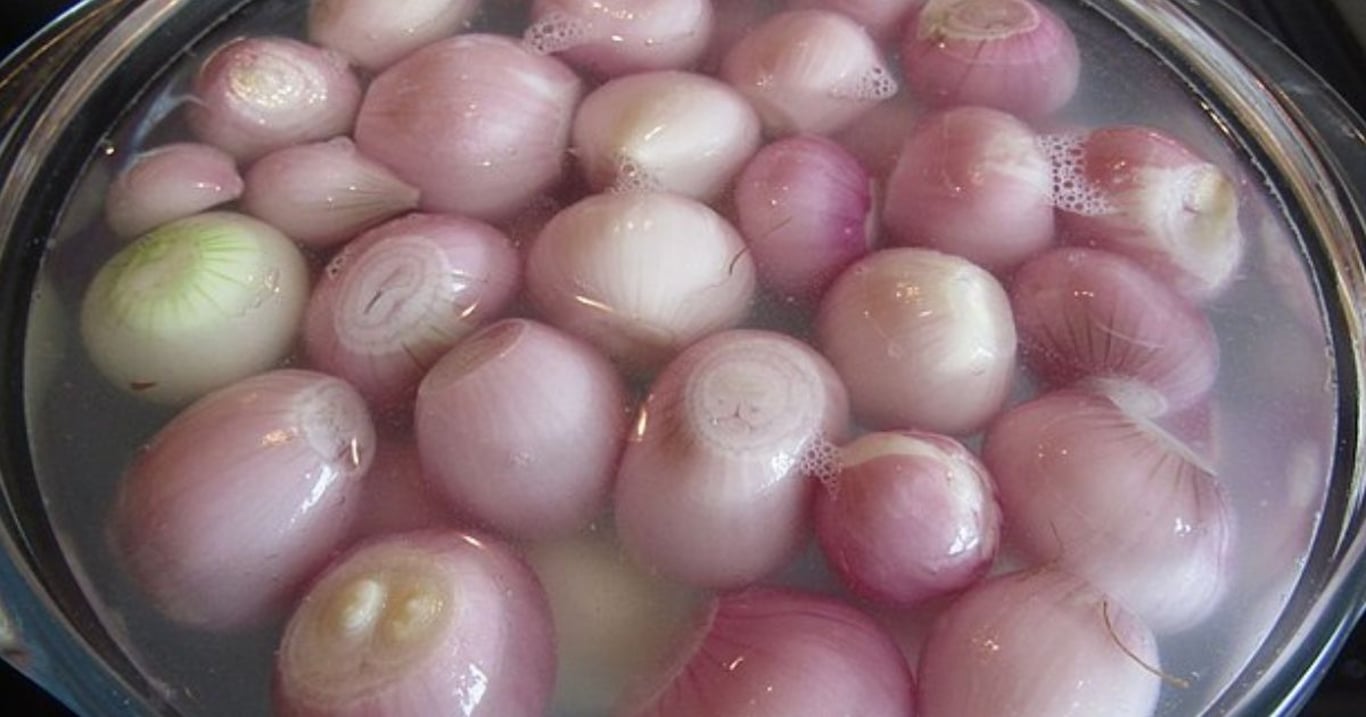 Tento starý cibulový recept vás ochrání každý podzim. Jedna lžička denně a nemoc se vám vyhne obloukem