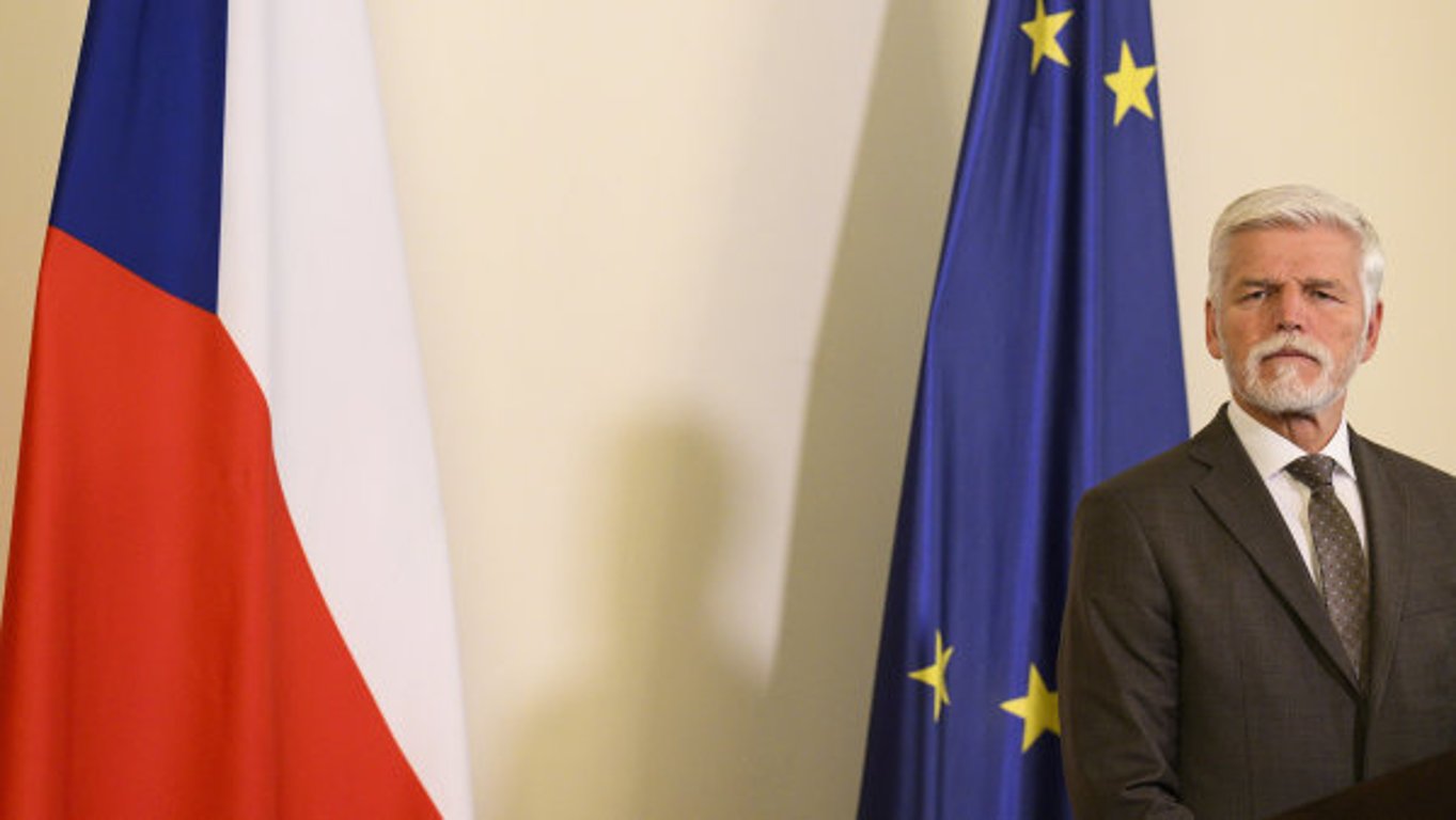 Příští vládu zřejmě sestaví koalice ANO, SPD a Motoristů, řekl prezident. Své ministry chce Macinka i Okamura