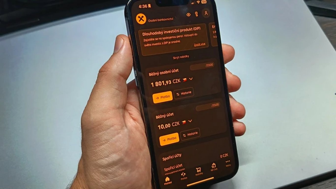 Nový útok přes telefon obejde zabezpečení a pronikne přímo do bankovní aplikace, kterou záhy „odlehčí“ o všechny naspořené peníze