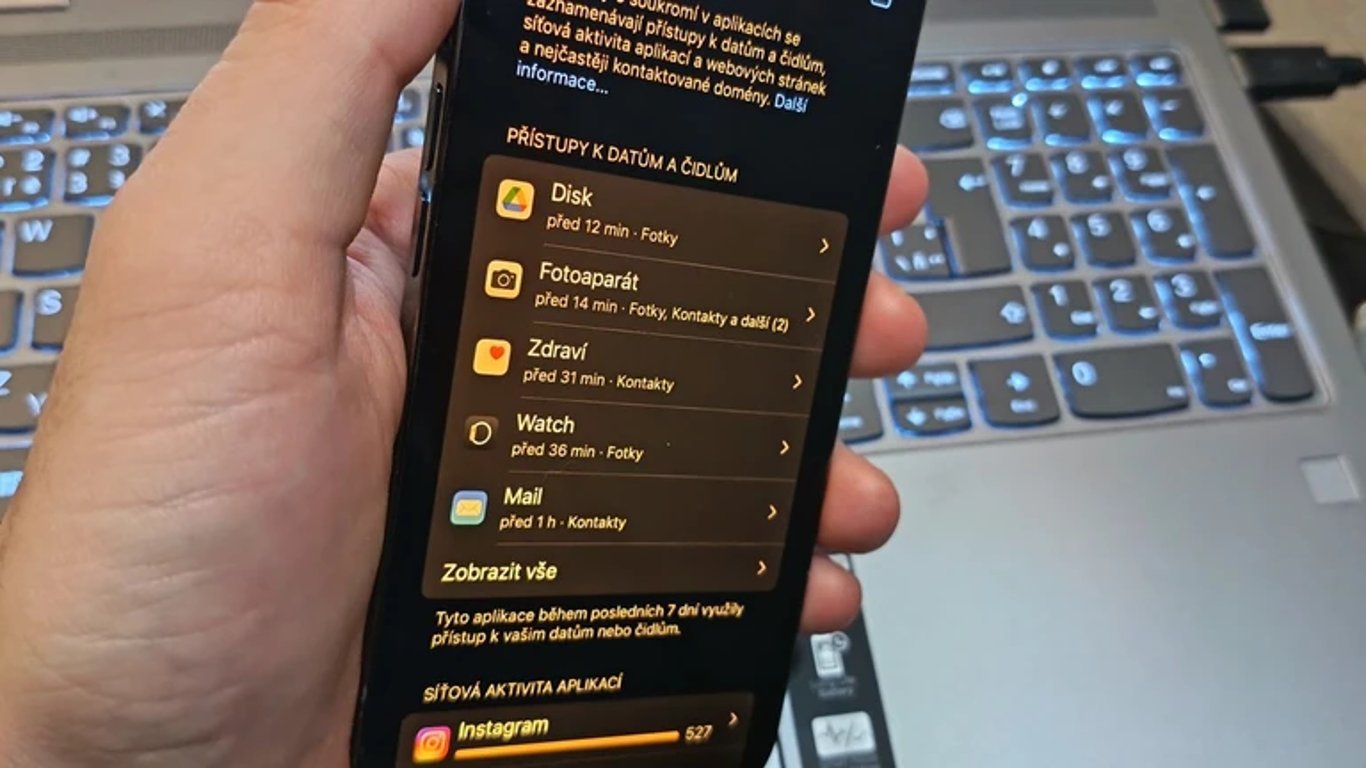 iPhone vám řekne, která aplikace vás sleduje a jak přesně. V základu je to vypnuté, funkci však můžete kdykoliv aktivovat