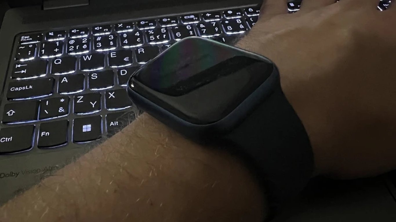 Futurismus, na jaký čekáme: Apple testuje elektrody, abyste mohli Apple Watch ovládat pouhým pootočením ruky
