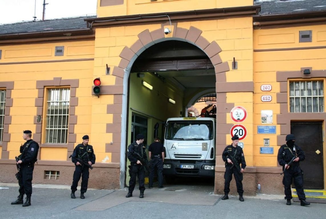 Za zdmi Věznice Plzeň se vraždilo. Obětí je jeden z odsouzených