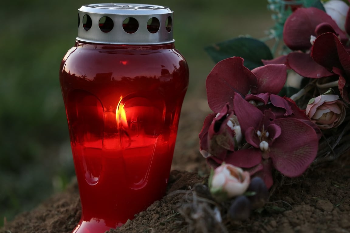 Připravte hrob na dušičky a zvolte vhodnou výzdobu