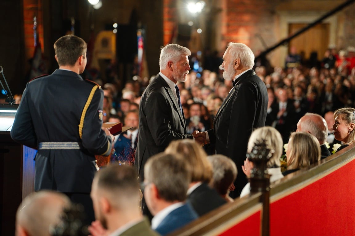 Kanoista, herci i autor Nuselského mostu. Prezident vyznamenal dvě desítky Pražáků