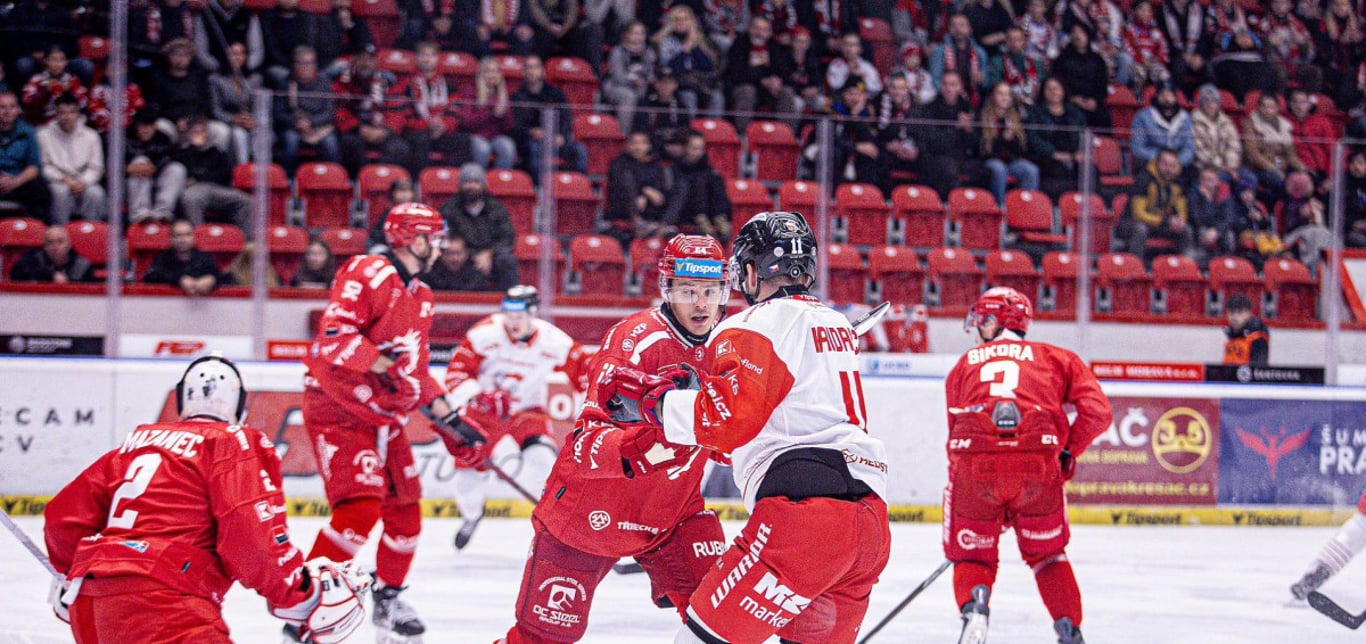Kurovského hattrick poslal Oceláře do čela extraligové tabulky