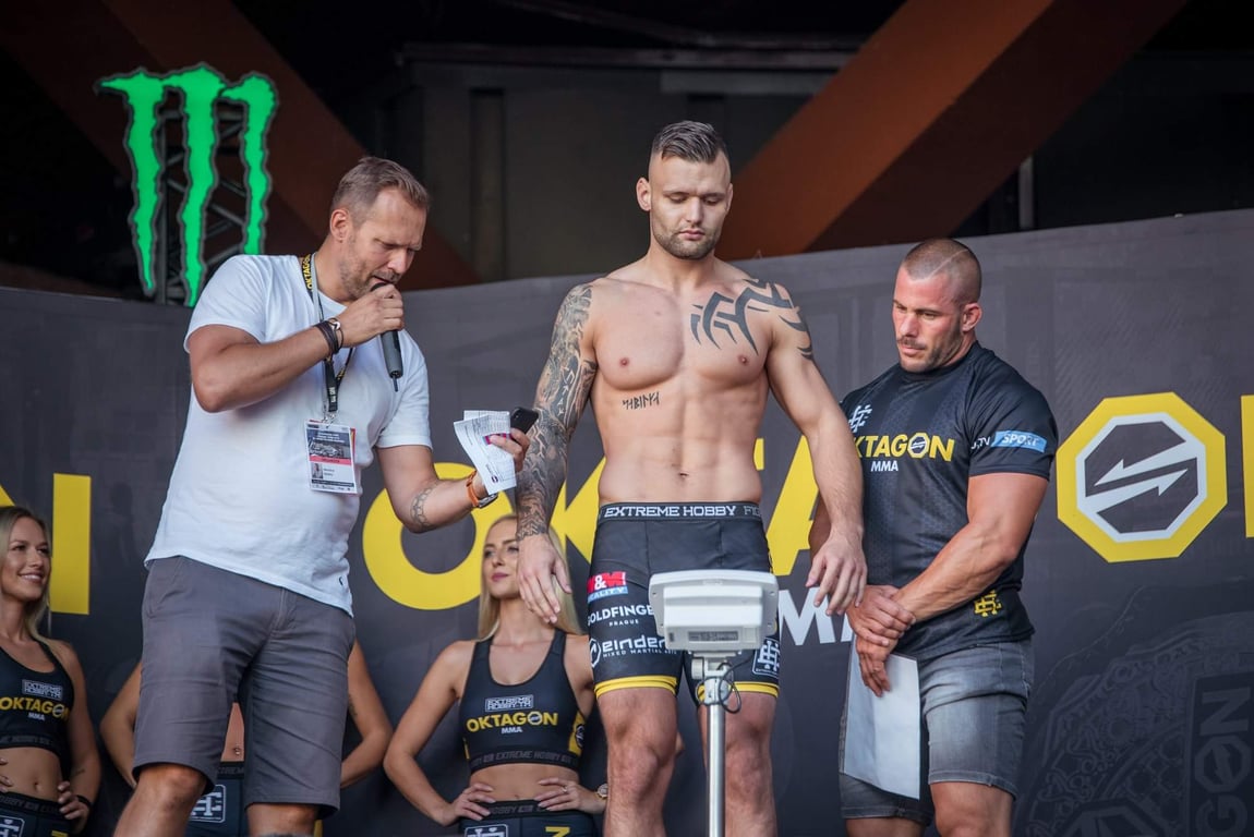 Totální válka! Kotalík a Cverna předvedli v Clashi brutální bitvu
