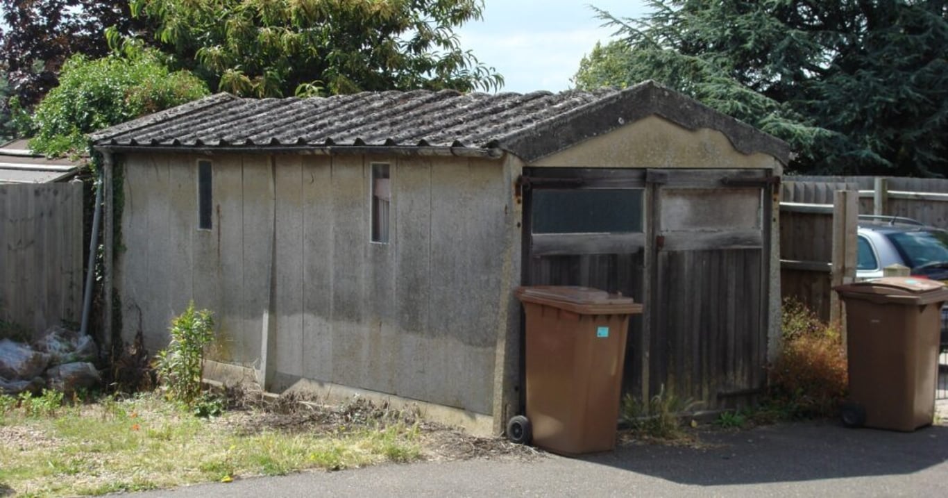 Tchyni trápila vzdálenost od svých vnoučat. Manželé ji ubytovali v garáži. Tu však přestavěli na milionářský domov